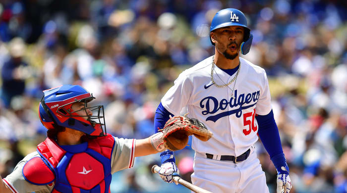 Los Angeles Dodgers right fielder Mookie Betts (50)
